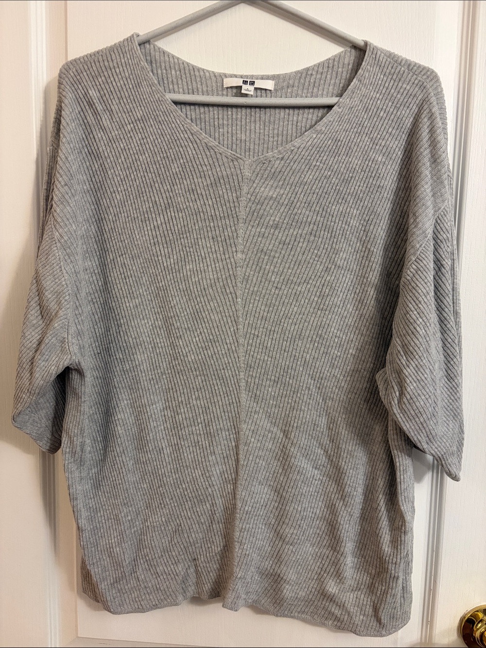 Uniqlo Heather Gray Ribbed V-Neck Women's Sweater